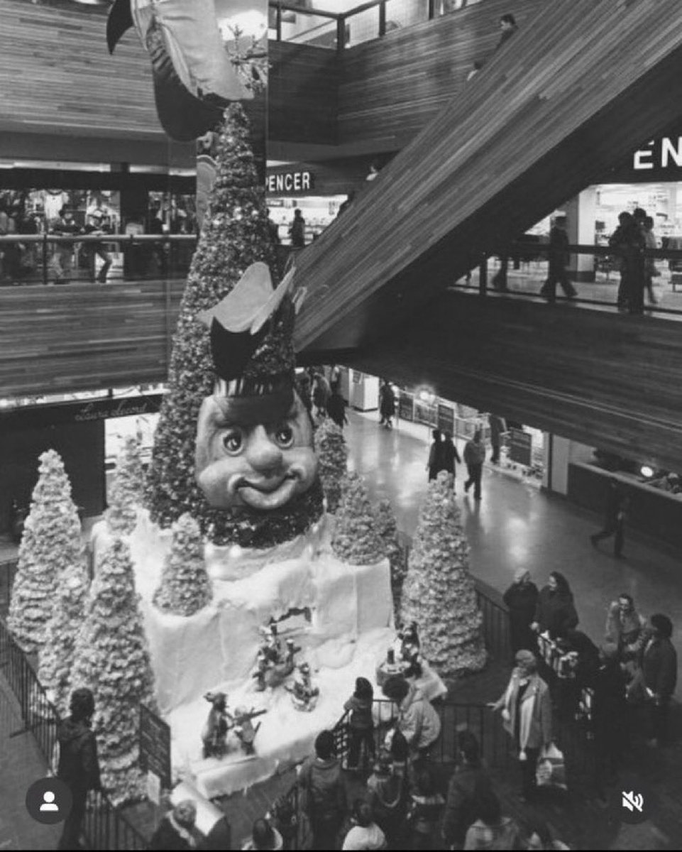 Woody The Tweeting Christmas Tree tweet media