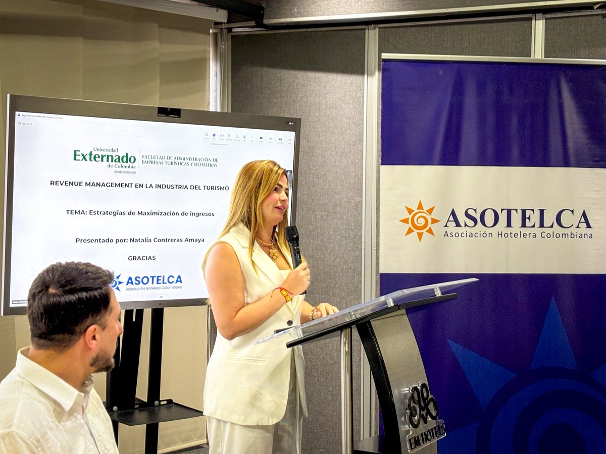 Clausura Curso Revenue Management- Entrega de Diplomas ✨ 🎓 En el marco de nuestro último día de clases de nuestro Curso junto a la Universidad del Externado, realizamos la entrega de diplomas a los participantes, que con su esfuerzo y dedicación culminaron su formación