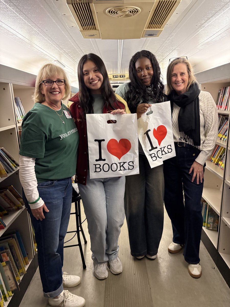 CyFairLibraries's tweet image. It’s warm and cozy on the @CyFairISD Mobile Library! Stop by the Mental Health and Wellness Fair until 6:30 tonight to pick up winter reading and fun bookmarks! 📚 🚌❤️