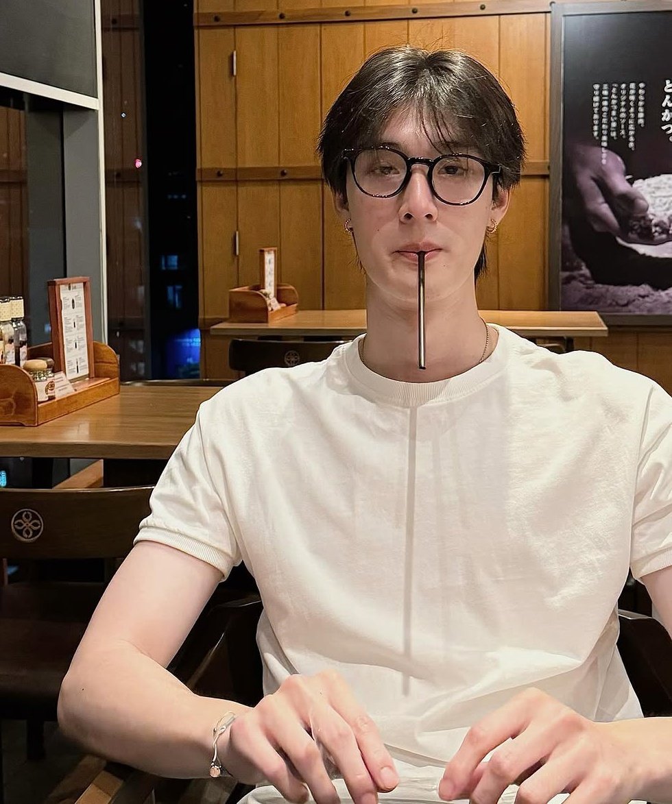 stargaezingg's tweet image. the daddy                                       the baby