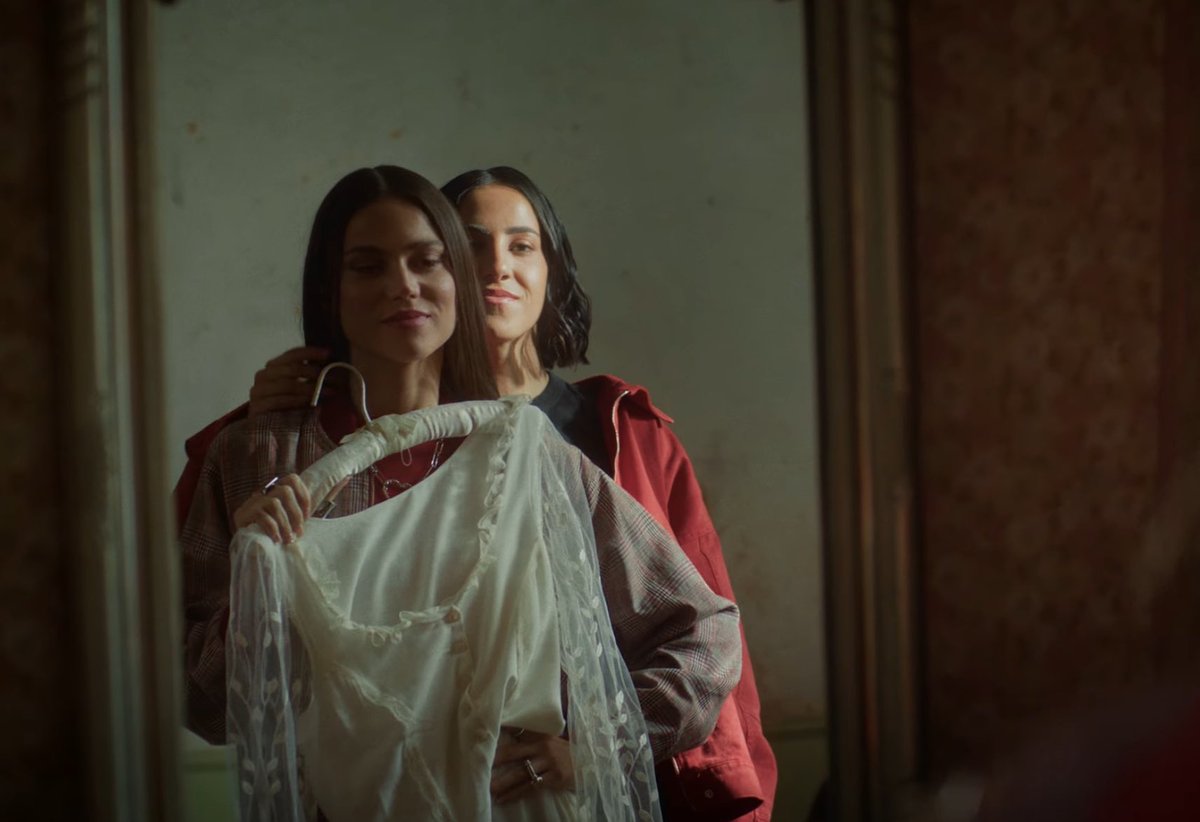 Lo hermoso que es el vídeo y lo que amo la canción!! Me hizo llorar y recordar las miles de preguntas en la mente que tuve yo también. Las amo <a href="/wwwwwald/">Olivia Wald</a> <a href="/luchimaiiii/">Lucia Maidana</a> ♥️

#PecadoraXOliWald