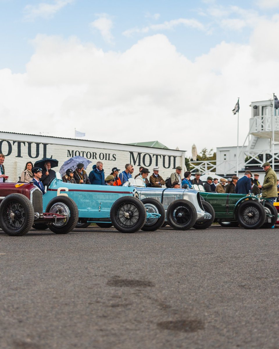 This 1933 #AlfaRomeo 8C 2300 Monza has to be one of, if not the prettiest pre-war car of them all. There's a lot of competition for that title and at Goodwood we're privileged to experience a wide variety of #prewar machines. Seeing this example lining in our Monza pit lane