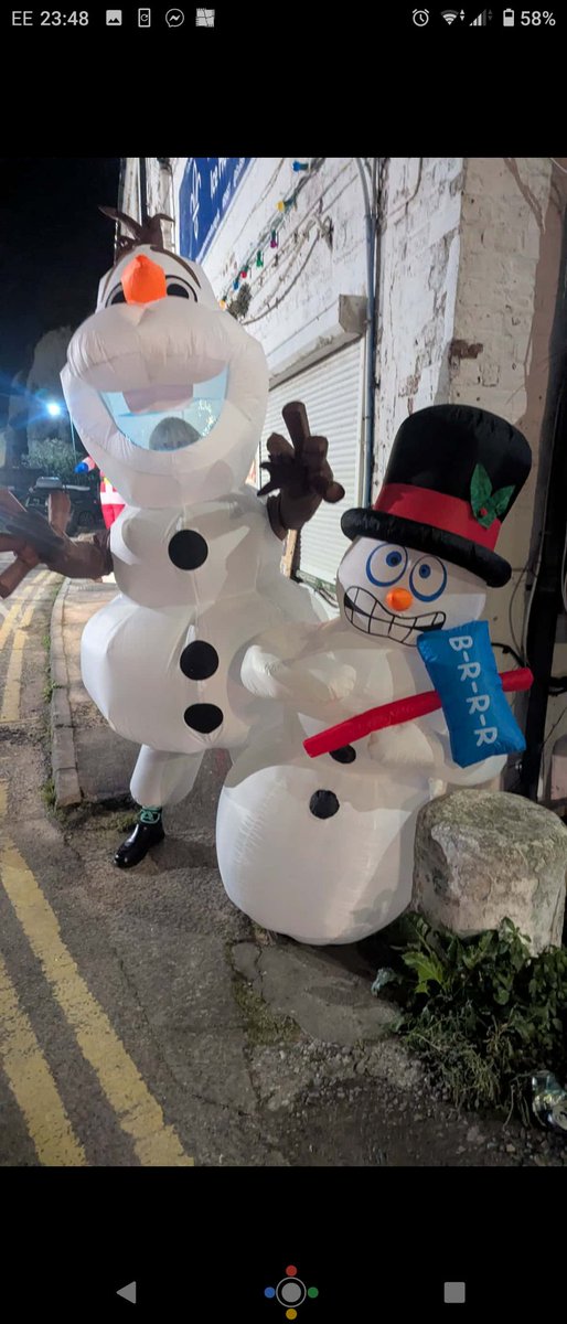 alvinsimonds's tweet photo. Olaf the snowman ☃️ getting in to the Xmas spirit ⛄🎄🎁😀👍 https://t.co/BhKkseGcx6