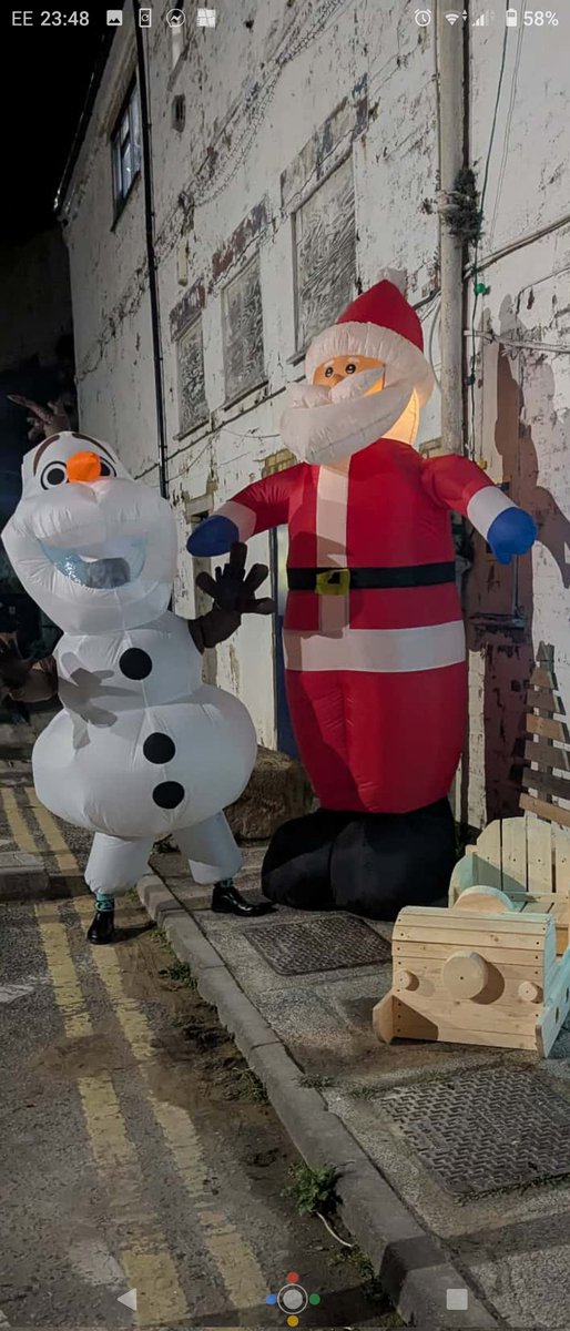 alvinsimonds's tweet photo. Olaf the snowman ☃️ getting in to the Xmas spirit ⛄🎄🎁😀👍 https://t.co/BhKkseGcx6