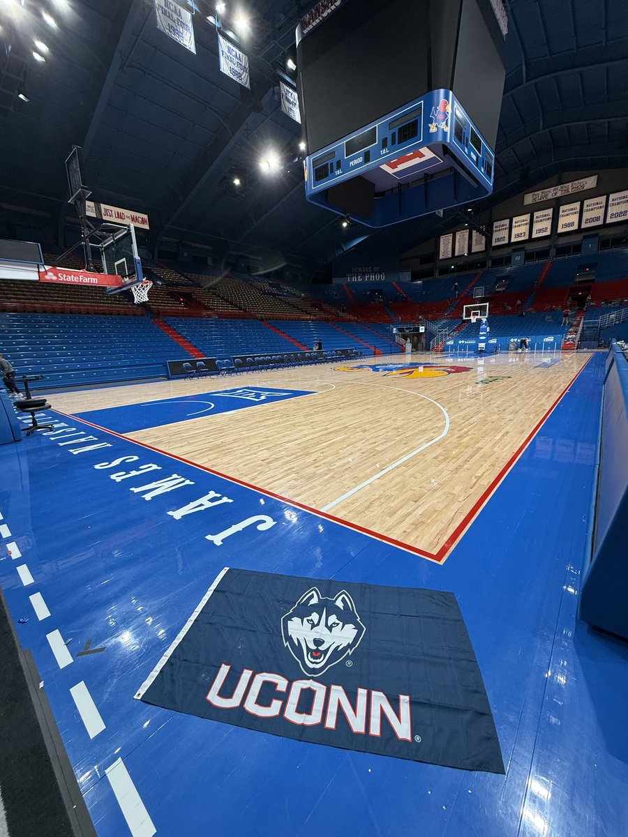 Thats right. We did this. Next time heed the fucking huskies. <a href="/dhurley15/">Dan Hurley</a> <a href="/CoachKimani/">Kimani Young</a> <a href="/UConnMBB/">UConn Men's Basketball</a> LFG.