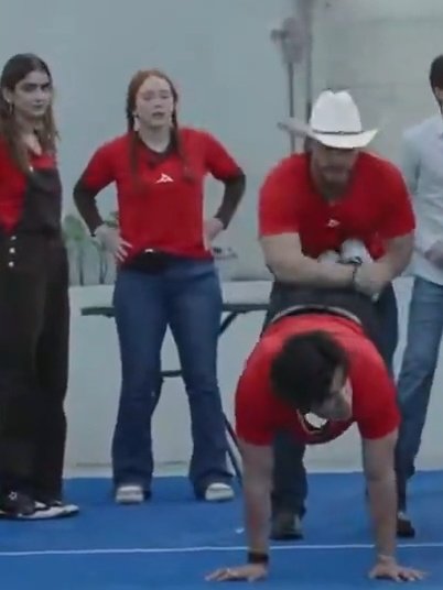 PronoiaA's tweet photo. @mercurista Le encanta darle sus buenos chirlos en el 🍑 a su gatito
Por cierto la cara de las chicas xd🤣🤣
#LaPijamadaViral #AARONATION #AldoViral #AaronMercury #MasAlladelAldo https://t.co/sc7V5vhWIQ