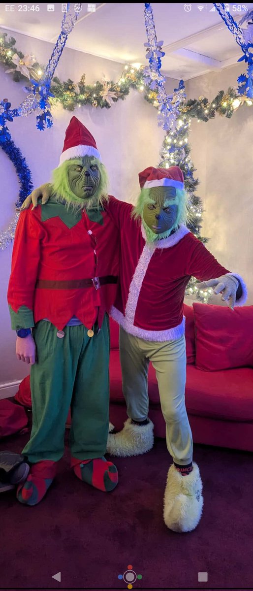 alvinsimonds's tweet photo. The Grinch met Santa and elves in the grotto 😀👍 https://t.co/rHUnXJwXW3