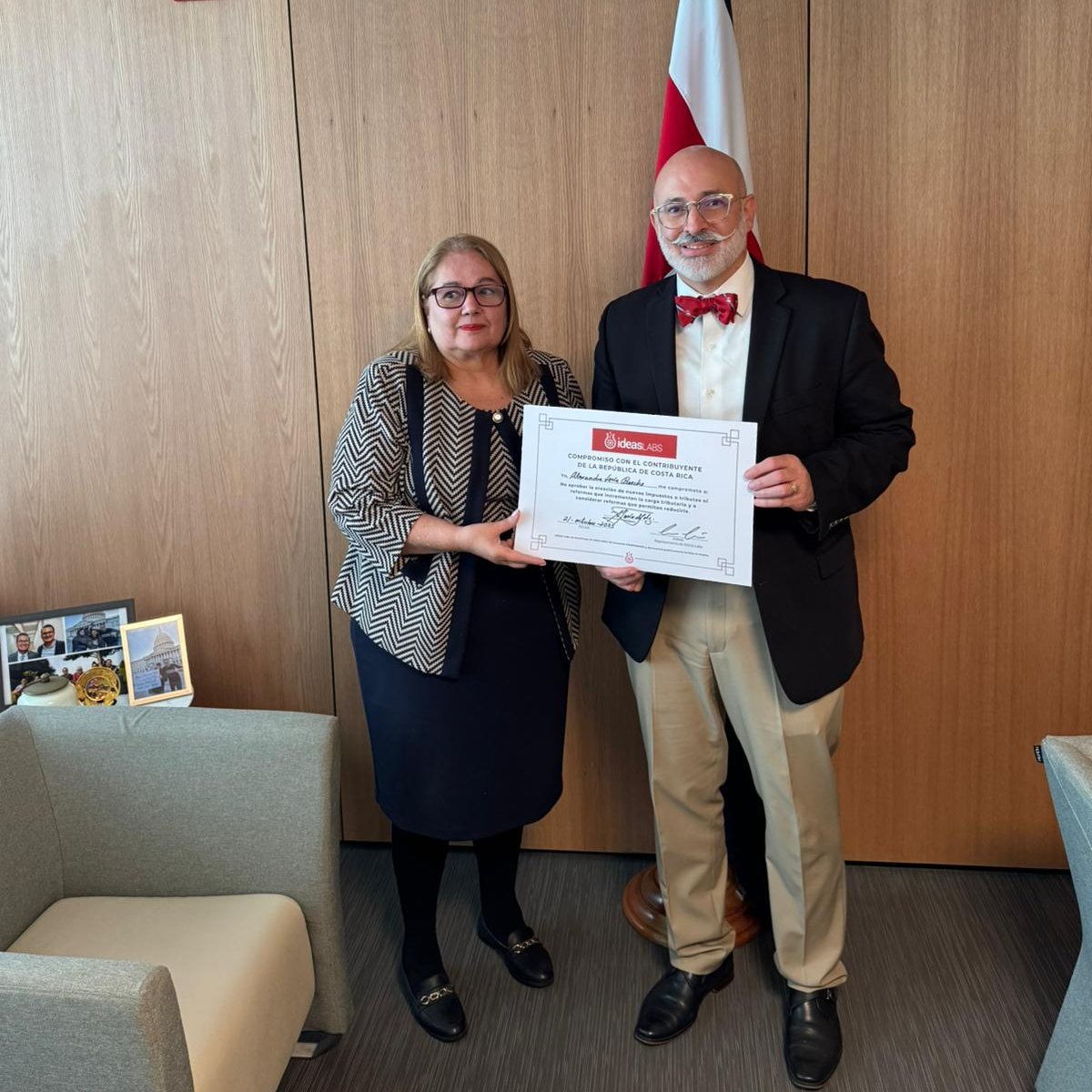 Luis E. Loria tweet media