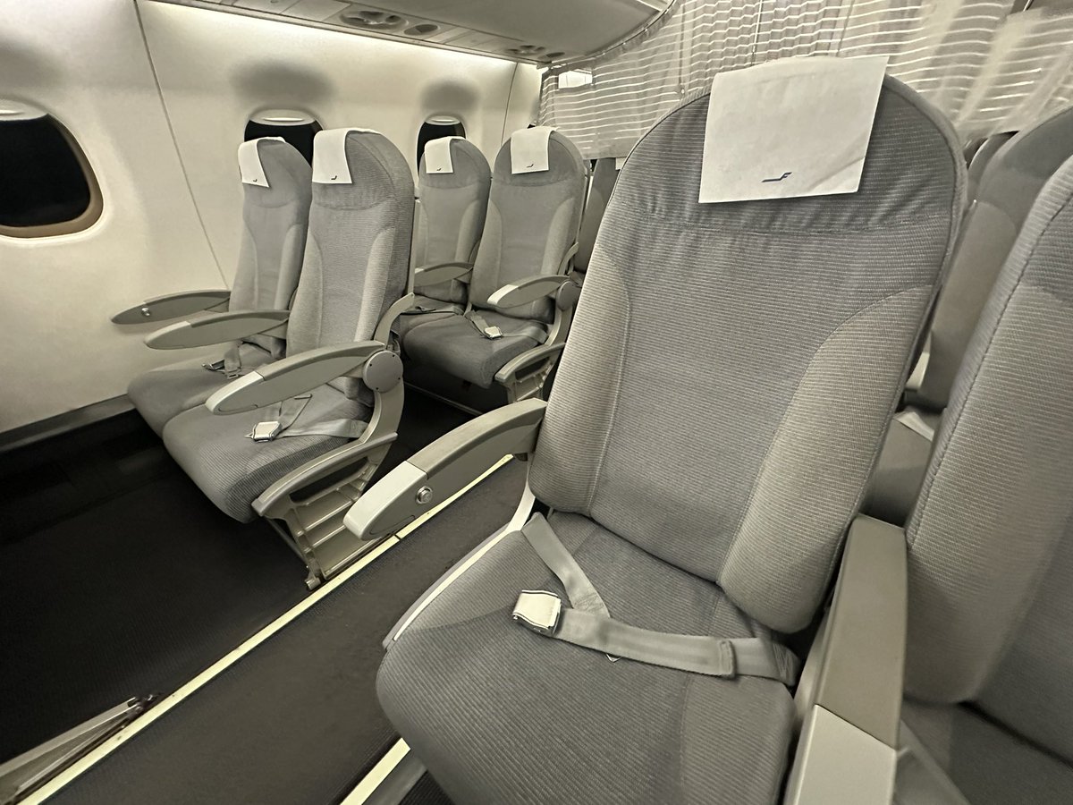 TodaysFlight's tweet photo. #AY919 from #HEL to #OSL, operated by Nordic Regional Airlines - N°RRA. Delayed departure, early arrival. Yet enough time for a proper warm meal. And another outstanding cabin crew. Great #paxex! #EMB190 #norra #avgeek https://t.co/5oYZEI6Wa0
