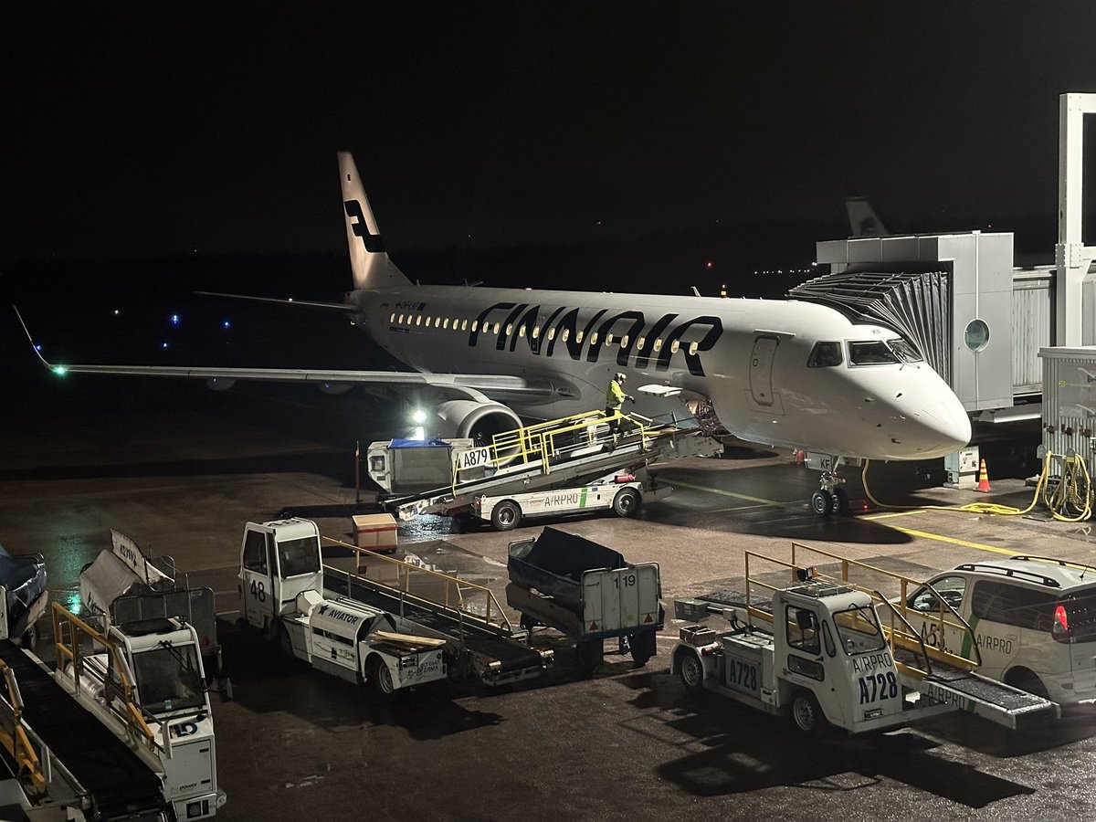 TodaysFlight's tweet photo. #AY919 from #HEL to #OSL, operated by Nordic Regional Airlines - N°RRA. Delayed departure, early arrival. Yet enough time for a proper warm meal. And another outstanding cabin crew. Great #paxex! #EMB190 #norra #avgeek https://t.co/5oYZEI6Wa0