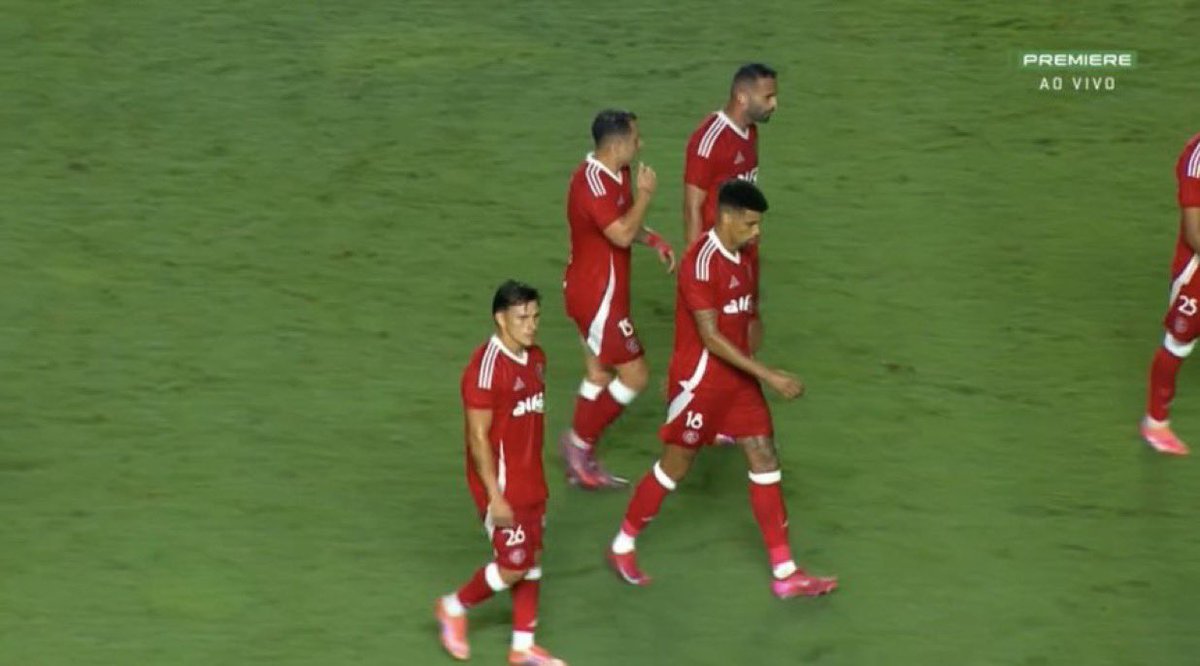 ComandoSantista's tweet image. A torcida do São Paulo canta na Vila Belmiro: “Arerê, o Inter vai jogar a Série B!”.

CINEMAAAAAA