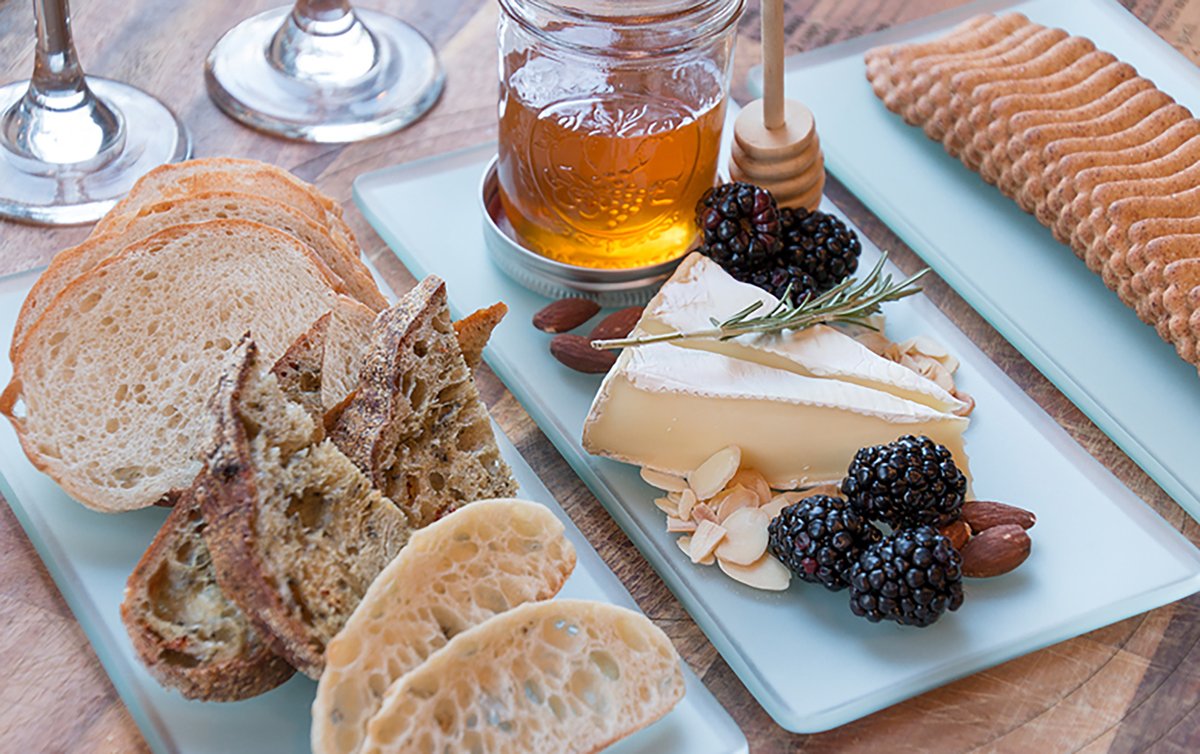 Our Enhancement Package Options are an excellent way to add an extra special touch to your getaway, while letting us do all the heavy lifting.
Learn more and select the perfect Enhancement Package for your next stay here:
innathoneyrun.com/enhancement-pa…