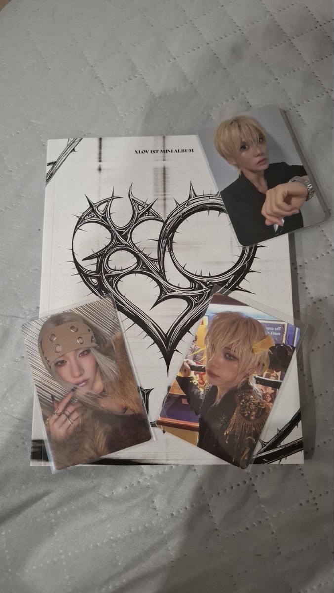 Gaby •°•..°•.•Collector tweet media