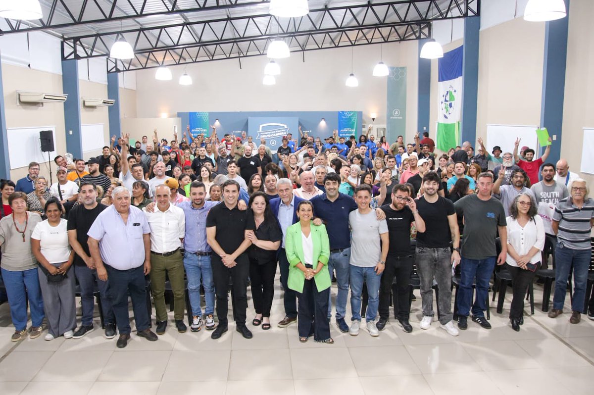 Primer Encuentro de Cooperativas en el Polideportivo Delfo Cabrera

Participamos junto a <a href="/GildoOnorato/">Gildo Onorato</a>, <a href="/CaccamoJuan/">Juan Caccamo</a>, <a href="/MilagrosMoya_0k/">Milagros Moya</a>, Sandra González y <a href="/DiegoBartalotta/">Diego Bartalotta</a>, y entregamos subsidios y libros a las cooperativas. También firmamos un Convenio Marco de Colaboración con