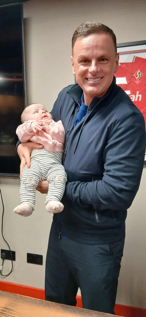 AshKnight21's tweet photo. @RichieWe11ens thank you so much for this gorgeous photo with Charlie! Absolute dream to see you again and an amazing memory for the little one! In my opinion the best manager we've ever had! Thank you again so much ❤️ https://t.co/Lo1vY3wDv7