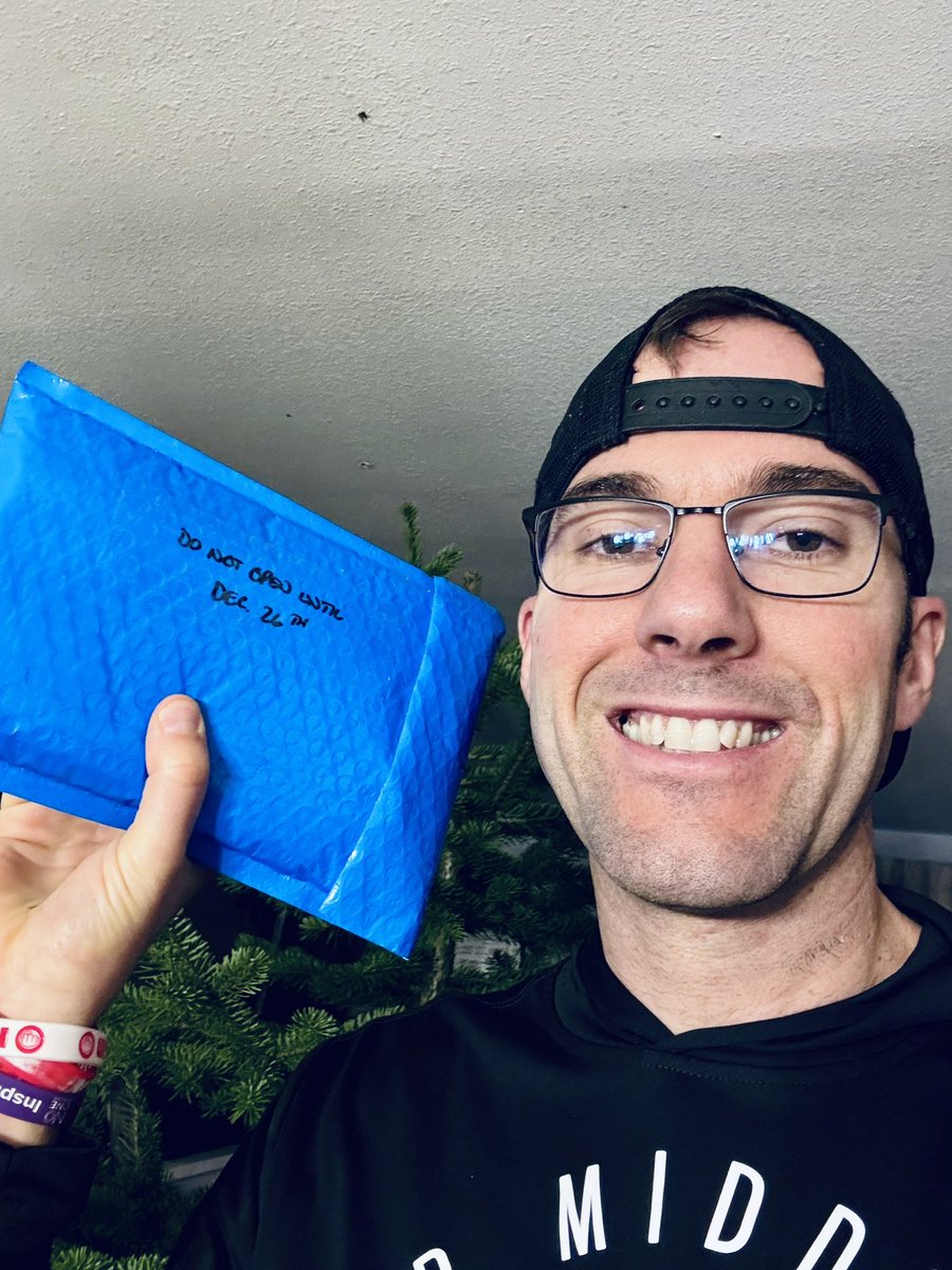 MrKdub's tweet image. The one &amp;amp; only @eshecker is ONE of the nicest &amp;amp; MOST diabolical humans on planet earth! Guess I’ll just set this aside for 23 more days…

Also, yeah, I rock glasses now because I’m old &amp;amp; sexy, it just comes with the territory. #TheHobby #RAKofTheDay