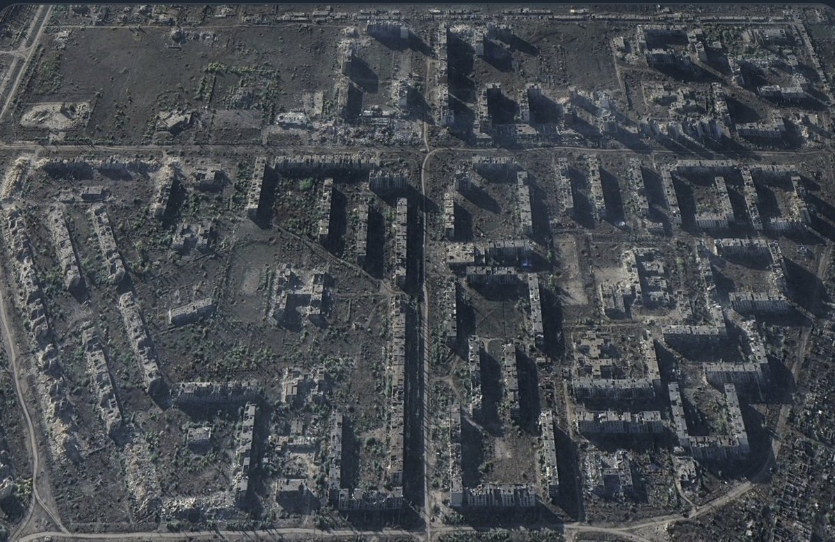ChuckPfarrer's tweet image. WINNING? Captured by Russia in 2023, this is what’s left of the city of Bakhmut.  Russian casualties in this campaign totaled 100-130K. After these egregious losses,  it look 2 ½ years for the Russian army to resume offensive ops in this sector.   Pokrovsk may unfold the same.