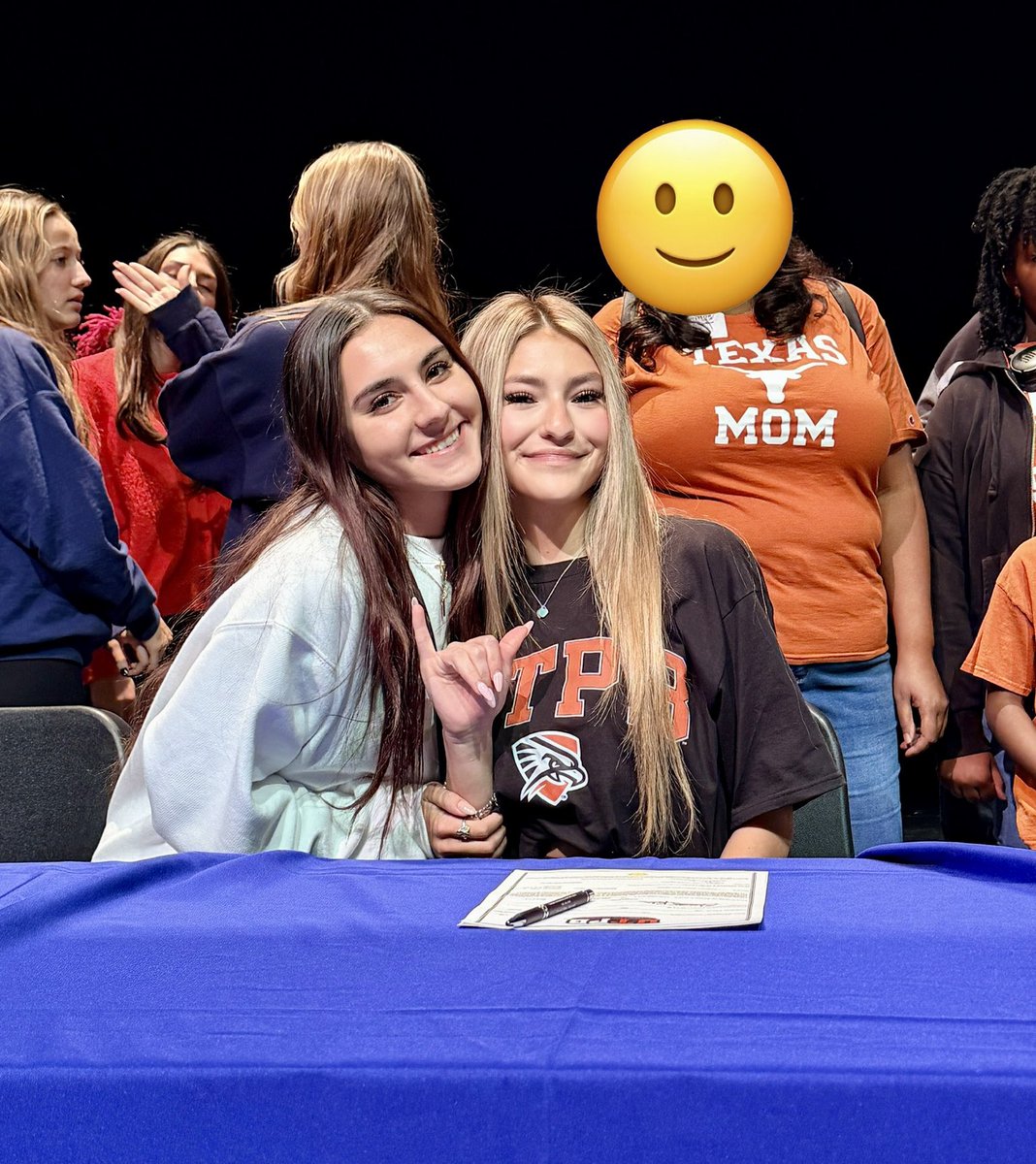 Victoria Delatorre tweet media