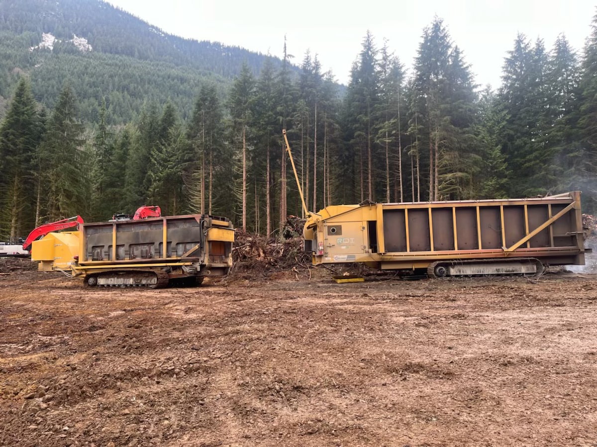 CreekEnergy's tweet image. Project Spotlight: For the Eagle Mountain–Woodfibre #pipeline near Squamish, BC, Prairie Creek Energy deployed our air-curtain burner to manage #wood-waste on-site — no hauling, no #landfill, no methane #emissions. Efficient. Compliant. Sustainable. 🌲

#woodwaste #woodrecycle