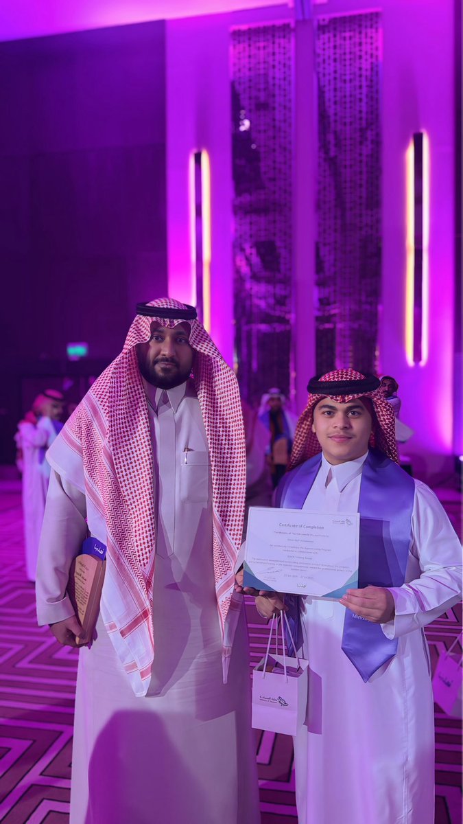 eprnse's tweet photo. #وزارة_السياحة شكراً لوزارة السياحة على تكريم خريجين وخريجات برنامج الاعارة وبرنامج التلمذة المهنية تكريم كبير ومحفز لي وللزملاء الخريجين ❤️ https://t.co/2PYeqhJF2r