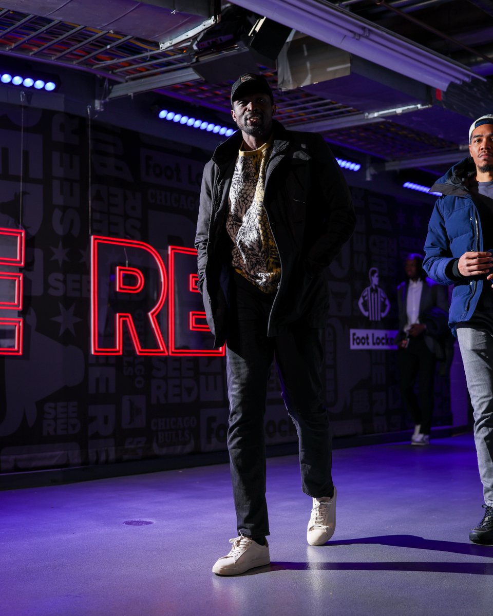 Captain Kirk &amp; Lu pulled up tonight for Bulls-Nets 🫡