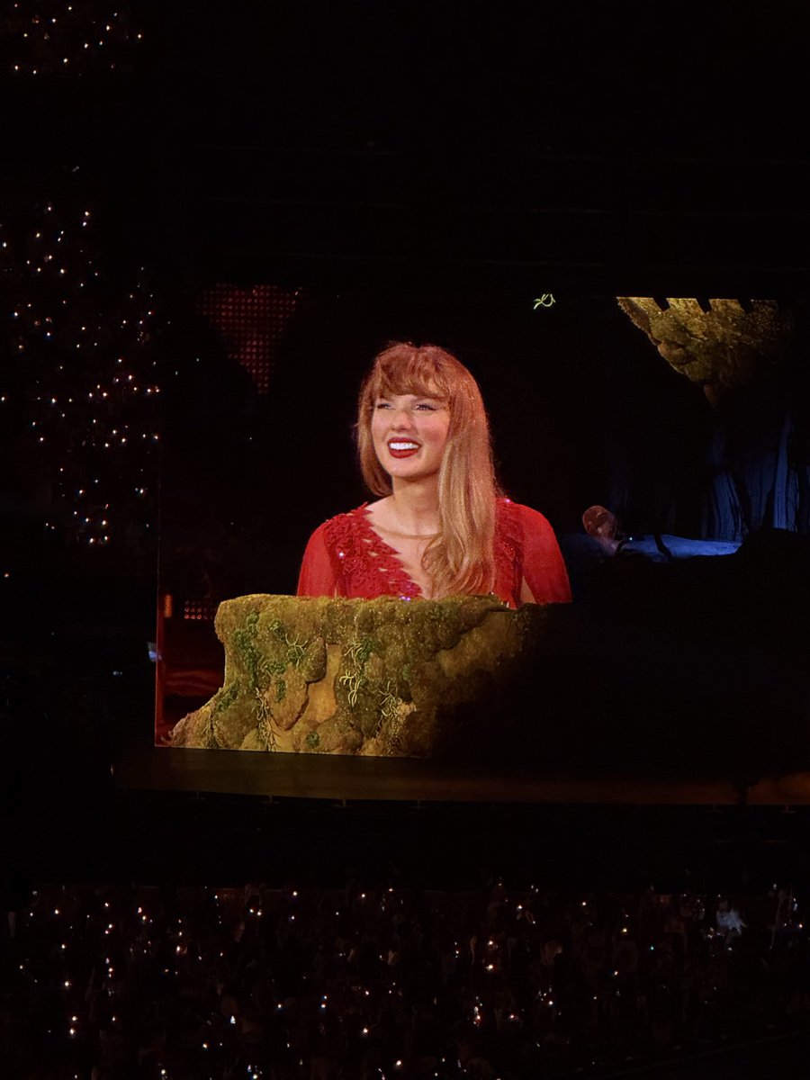 DillyBean13's tweet photo. This is the same face I have knowing I’ll get to relive closing weekend of The Eras Tour all over again in just over a week 🥹 
#TSTheErasTour @taylornation13 https://t.co/3i5PG94pdk