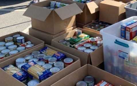 IndCommAZ's tweet photo. Our incredible agency staff recently donated over 450 pounds of non-perishable food items to support @StMarysFoodBank! 🥫 That donation will provide 376 meals for local families and individuals in our community. Thank you to everyone who made a difference! https://t.co/cnWzQhHnOW