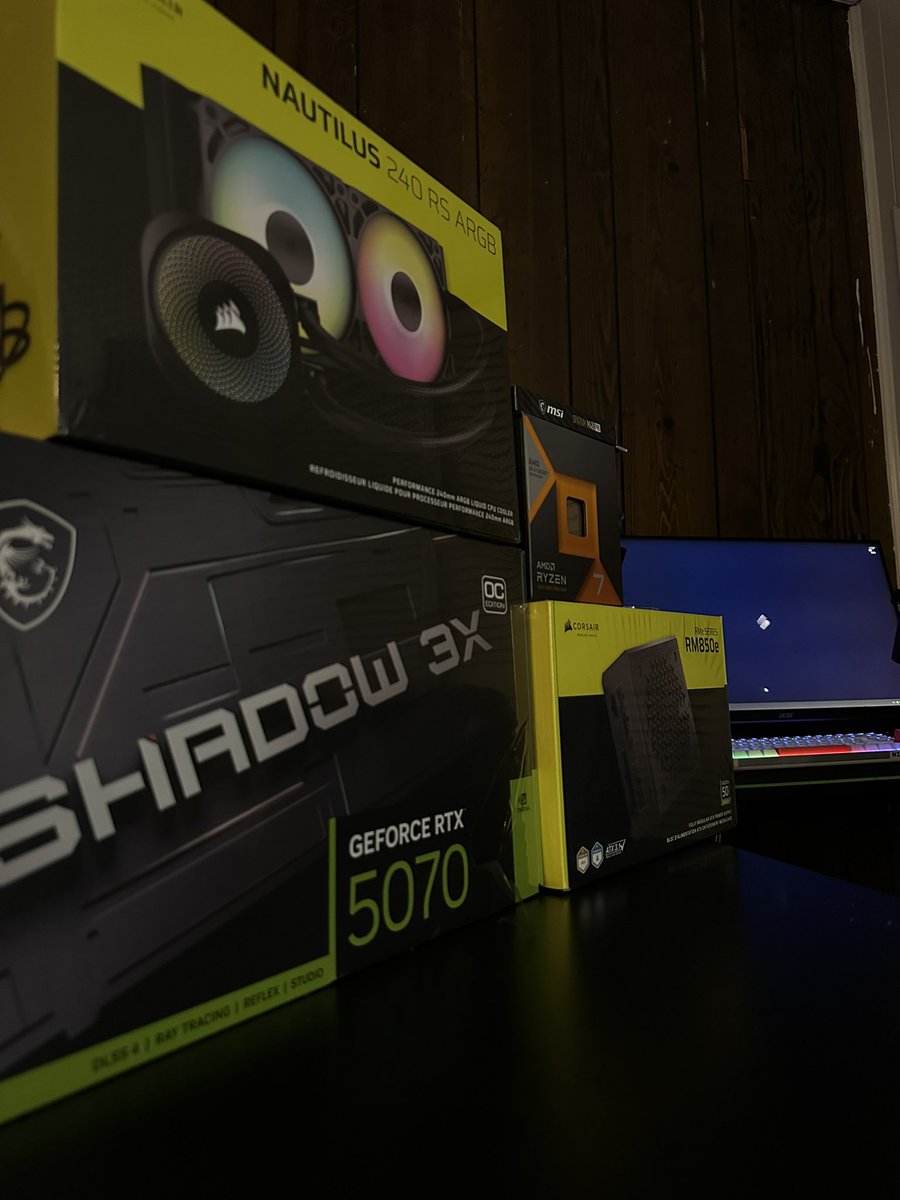 4ta PC que se va a México esta semana👀🇲🇽

Guadalajara ✅
Monterrey ✅
Ranchuca ✅
Ciudad De México ? 

Si quieren cotizar para comprar una PC ensamblada y optimizada no duden en mandar mensaje ❤️

Directamente desde USA hasta México 🫶