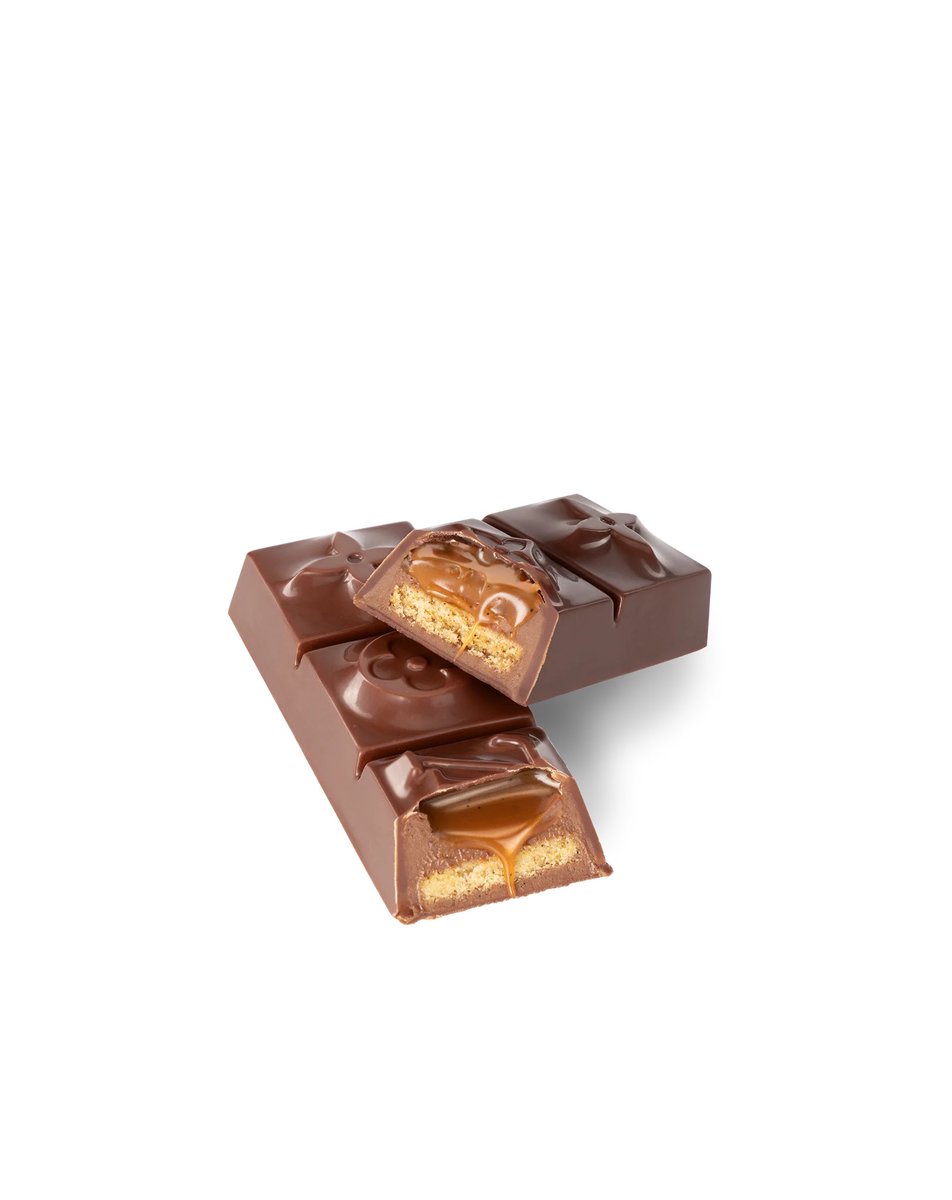 CenturionFHR's tweet photo. ルイヴィトンのお菓子は凄いですよ。
板チョコがなんと1枚9,000円、スニッカーズが1本3,250円です。 https://t.co/nbVgGWspmH