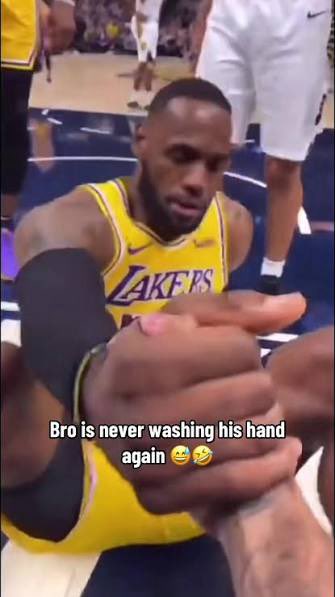 How it feels after getting to shake hands with Matthew Lillard and Skeet Ulrich