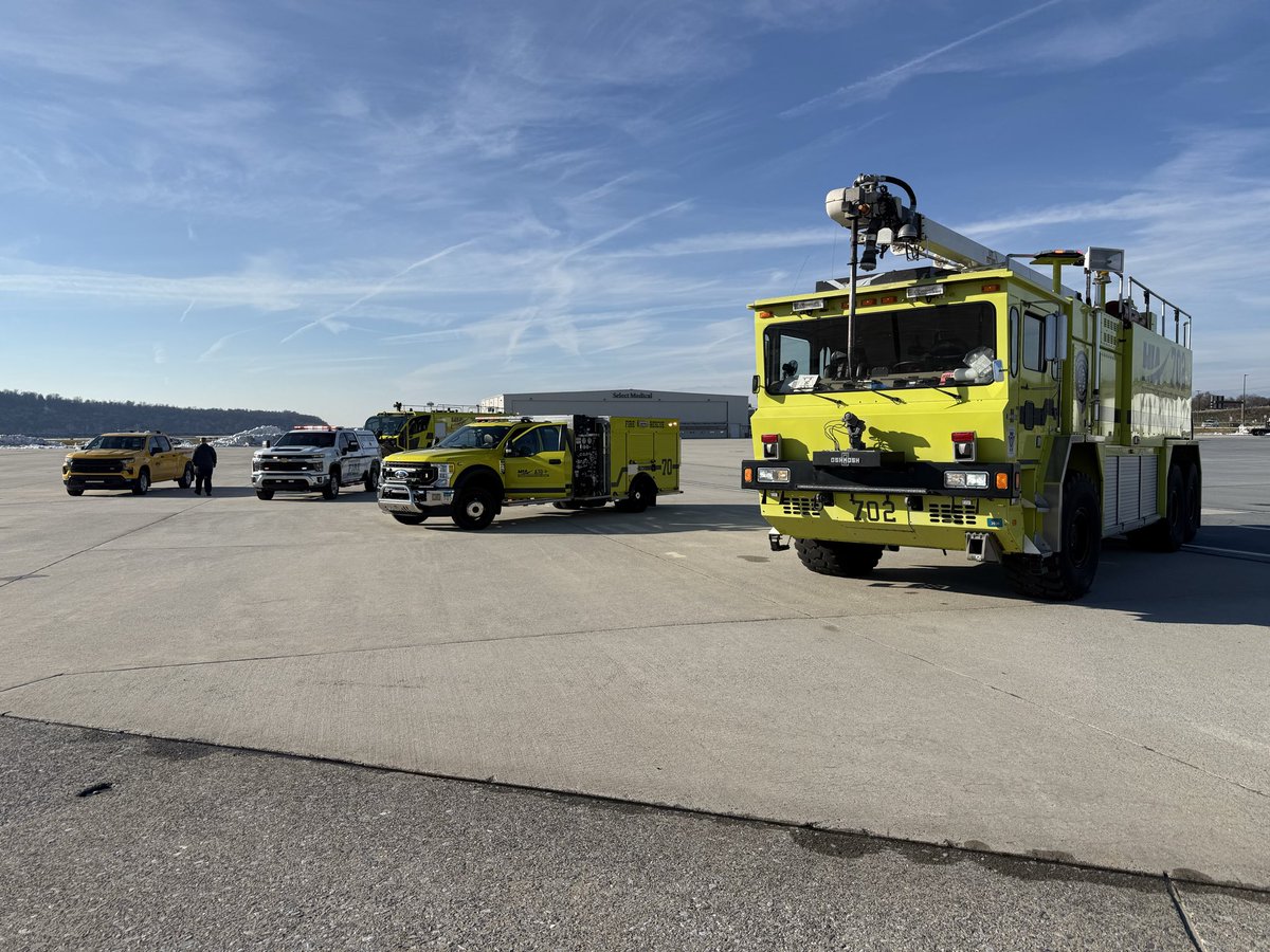 iafflocal4838's tweet photo. #bshift handled 4 calls for service today. 2 Alert calls, an odor investigation and an on-board medical call. 

#local4838 #arff #oshkosh #mdt https://t.co/b0G42frzhc
