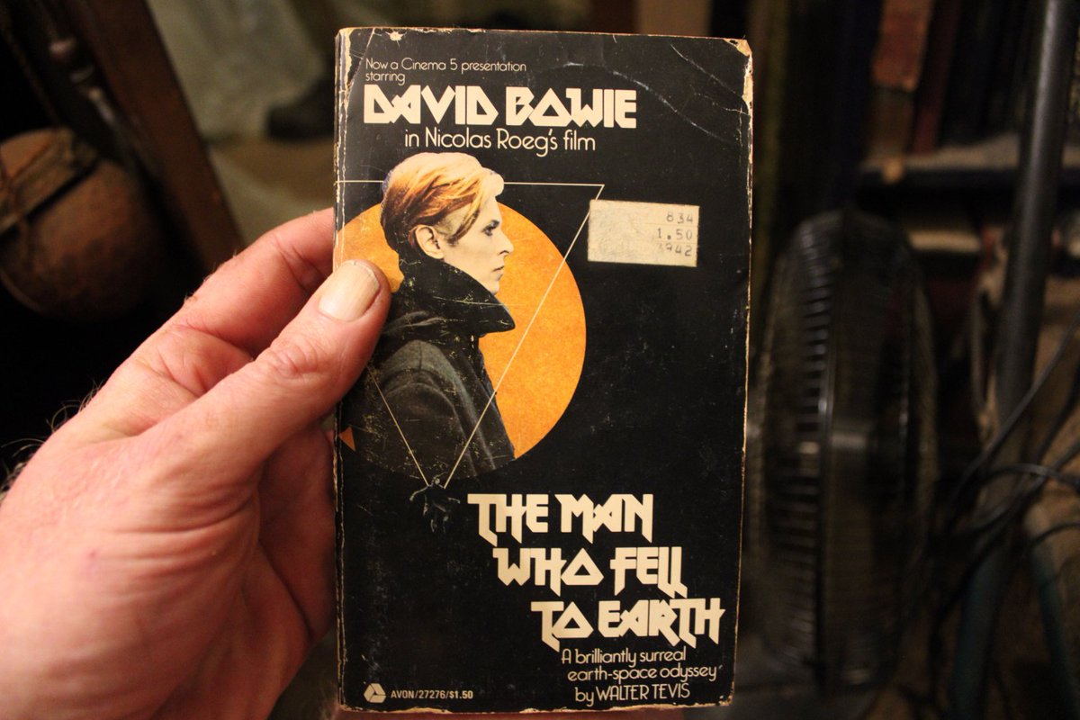 docsanderson's tweet image. #FederalOfficer #Vendetta #SpidersFromMars #DiscJockey #Disney #ABC #GMA @esa @kyledavidwx @Ginger_Zee Many People have forgotten David was a #SciFi #MovieStar @Nature @NatureFutures another 1 of my First Editions Maggie, David Was &quot;The Man Who Fell to Earth&quot; #rarebooks Mwah Lee