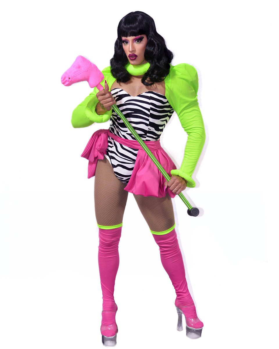 leafar_dias's tweet photo. FULL DRAG // OUT OF DRAG https://t.co/7hHi44nACi