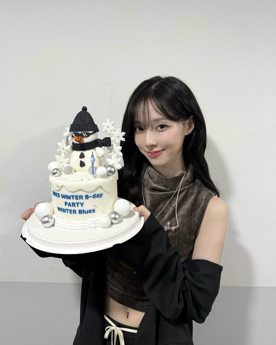 _aespa_winter's tweet photo. 2025 WINTER B-day PARTY [WINTER Blues] 🎂

#aespa #æspa #에스파 #エスパ
#WINTER #윈터
#WINTER_BDAY_PARTY #WINTER_Blues https://t.co/SKfDrGPHjq