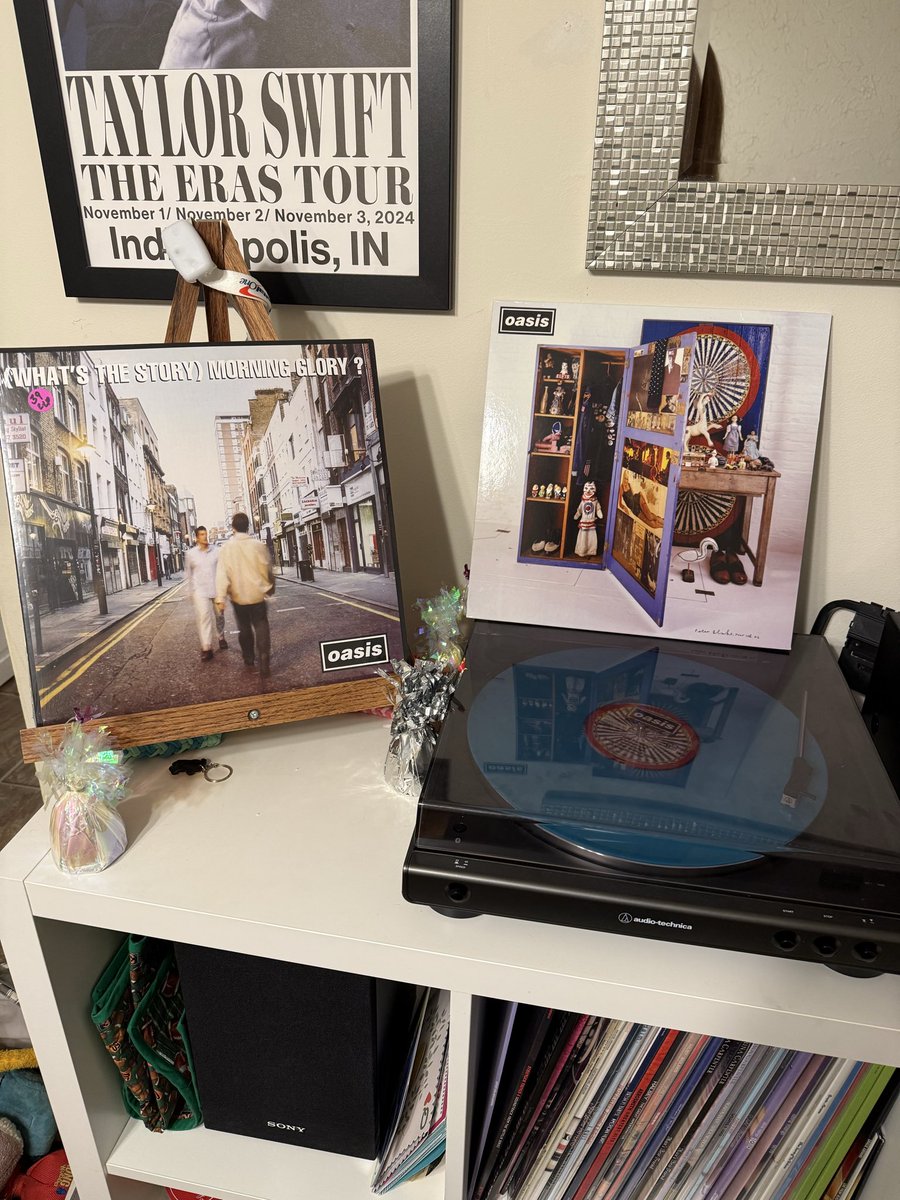 ambitiousbritt4's tweet photo. Happy Birthday to me! 

@oasis https://t.co/45EVflYmHF