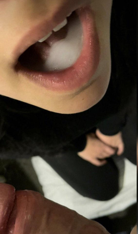 NXF37's tweet photo. Helping my friend 🔥🥵 
WANT TO SEE THE FULL VIDEO?
#cum #swallow #friends https://t.co/N3SUiTnExz
