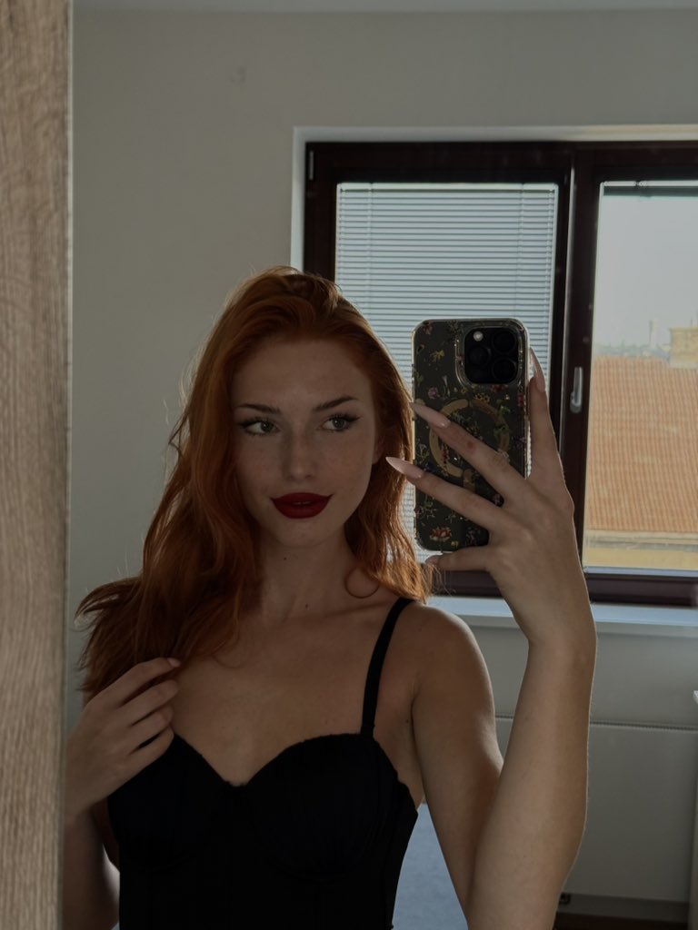 RedheadJuliette's tweet photo. Is redheads your type? Or no?
#redhead #readheaded https://t.co/fOmu2Zyu0o