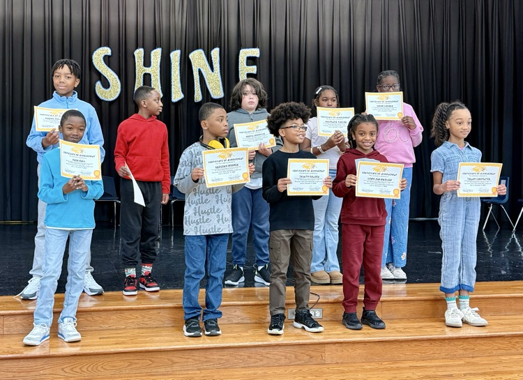 SLESuns's tweet photo. These Suns wowed the crowd with their spelling skills today. Congratulations to those who qualified for the oral spelling bee and our Spelling Bee winner, Trinity. 🐝 🏆 ☀️ #slesuns #readytogrow #sle https://t.co/IdLKmkFdE9