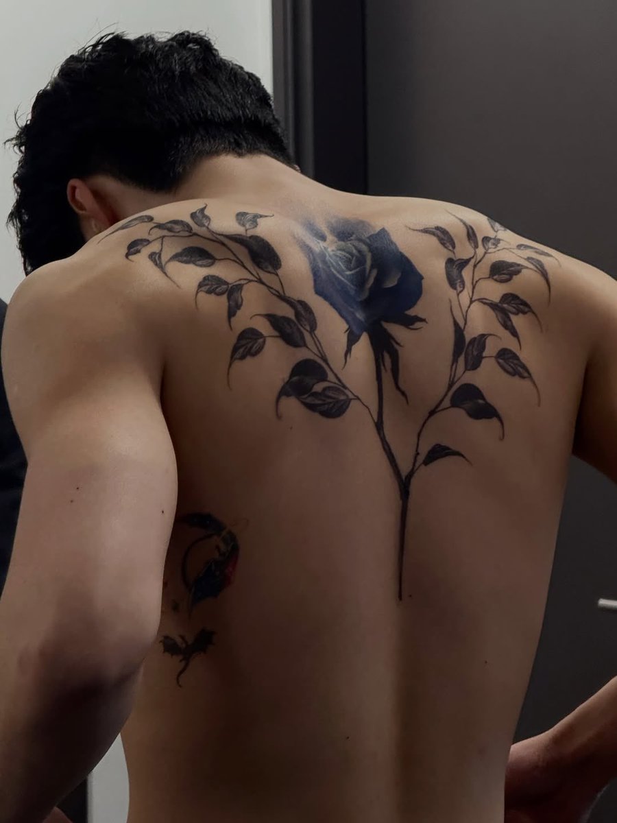 trying to stay sane but this is my kpop boy