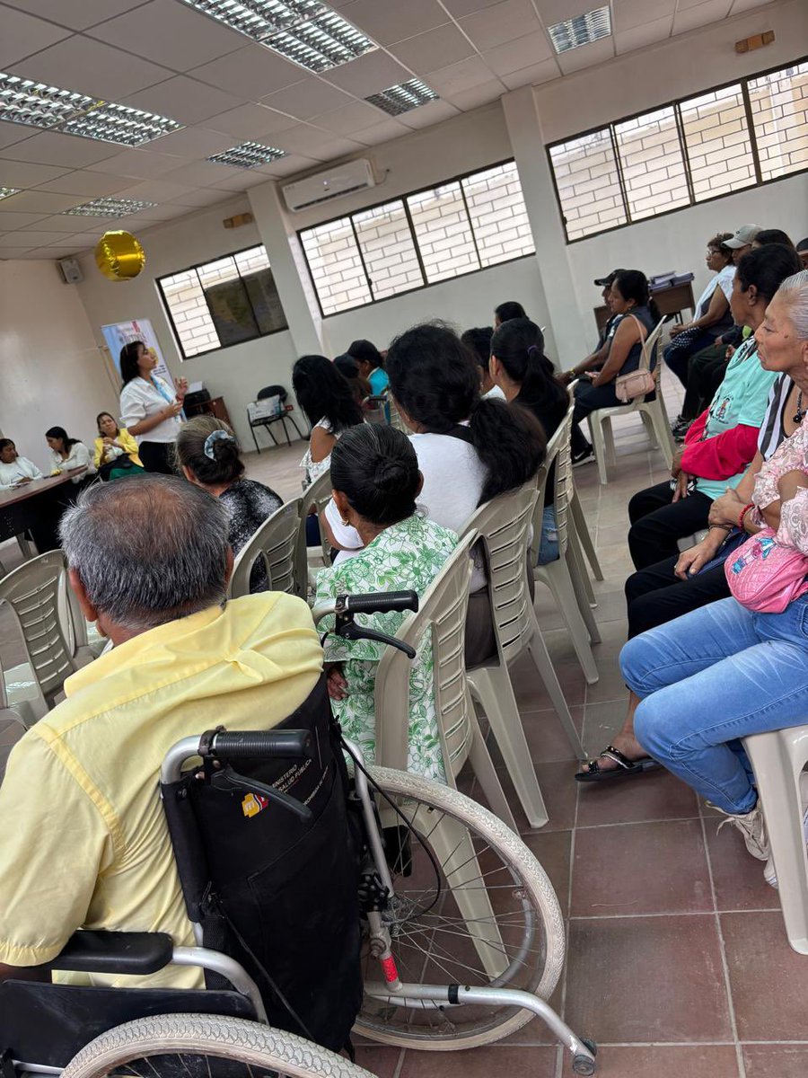Hoy estuvimos en El Morro en escucha activa con la comunidad.
En horas llevaremos brigadas médicas, medicinas, kits de alimentos y terapistas de lenguaje para niños. 
La Comuna de Barrios de Guayaquil está trabajando en las parroquias urbanas y rurales del cantón.