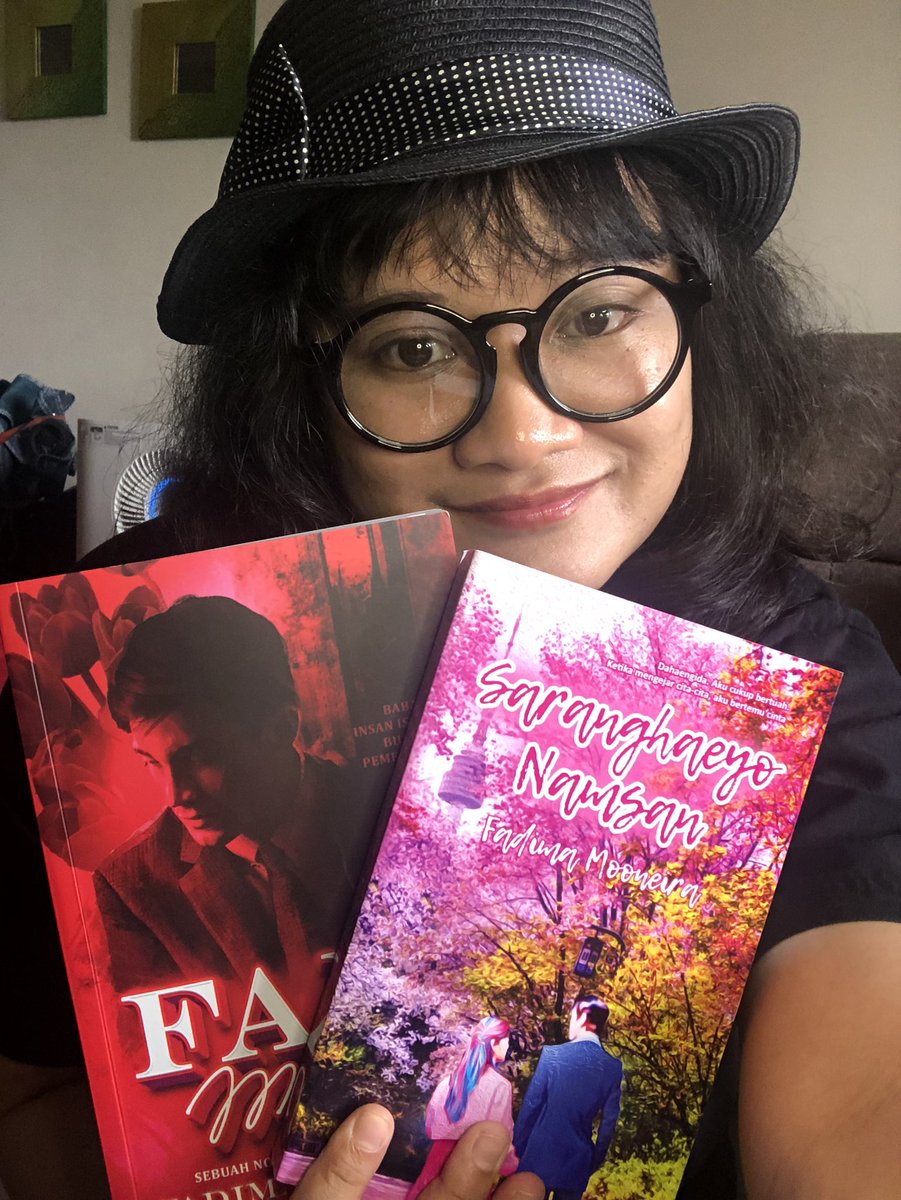 Mooneira's tweet image. SIBF 2025 is still on 😍😍😍😍😍😍 

Ayuh! Serbulah booth Karyawan Mandiri (S07). Dapatkan Fail Merah dan Saranghaeyo Namsan oleh Fadima Mooneira dgn tawaran menarik 🤩🥳♥️🩷💞

#FadimaMooneiraWriter👩🏻‍💻 #FailMerah #SaranghaeyoNamsan #ContemporaryRomanceNovels #SIBF2025