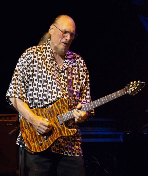 Oh man, Steve Cropper 💔😔

My Peavey, and the man…