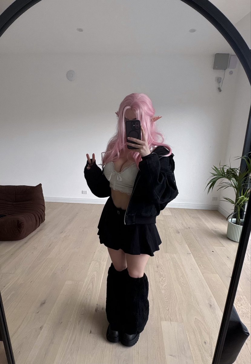 BEE 🩷 tweet media