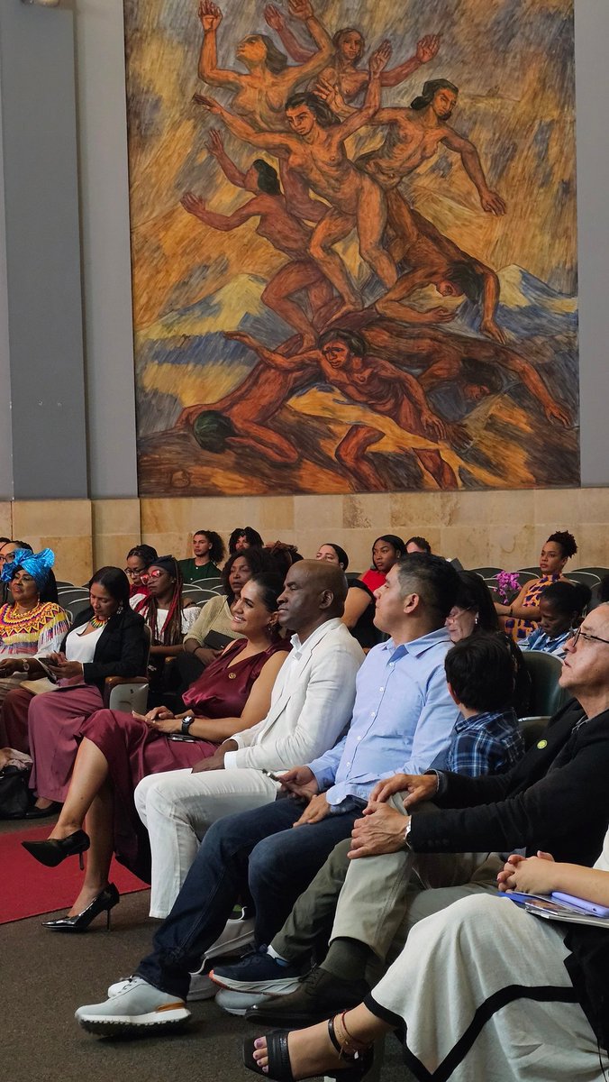 fminas's tweet photo. Somos sede de los Premios Changó 2025 al liderazgo afro @AlcaldiadeMed ✨️ En esta velada el legado cultural, los sonidos, colores y símbolos afro, engalanan nuestra Facultad de Minas 🎉 https://t.co/PxwkcqIUnn