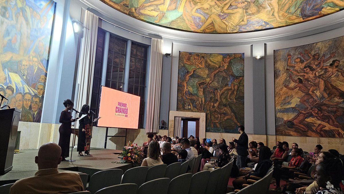 fminas's tweet photo. Somos sede de los Premios Changó 2025 al liderazgo afro @AlcaldiadeMed ✨️ En esta velada el legado cultural, los sonidos, colores y símbolos afro, engalanan nuestra Facultad de Minas 🎉 https://t.co/PxwkcqIUnn