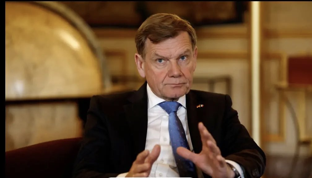 🇩🇪🇺🇦🇷🇺Germany is losing its mind in public:

The Foreign Minister threatens:
“Next week Russia either bows… or we enter the war directly.
And if it turns into a world war  then let it be for Ukraine.”

This isn’t political pressure…
It’s outright madness from a country once