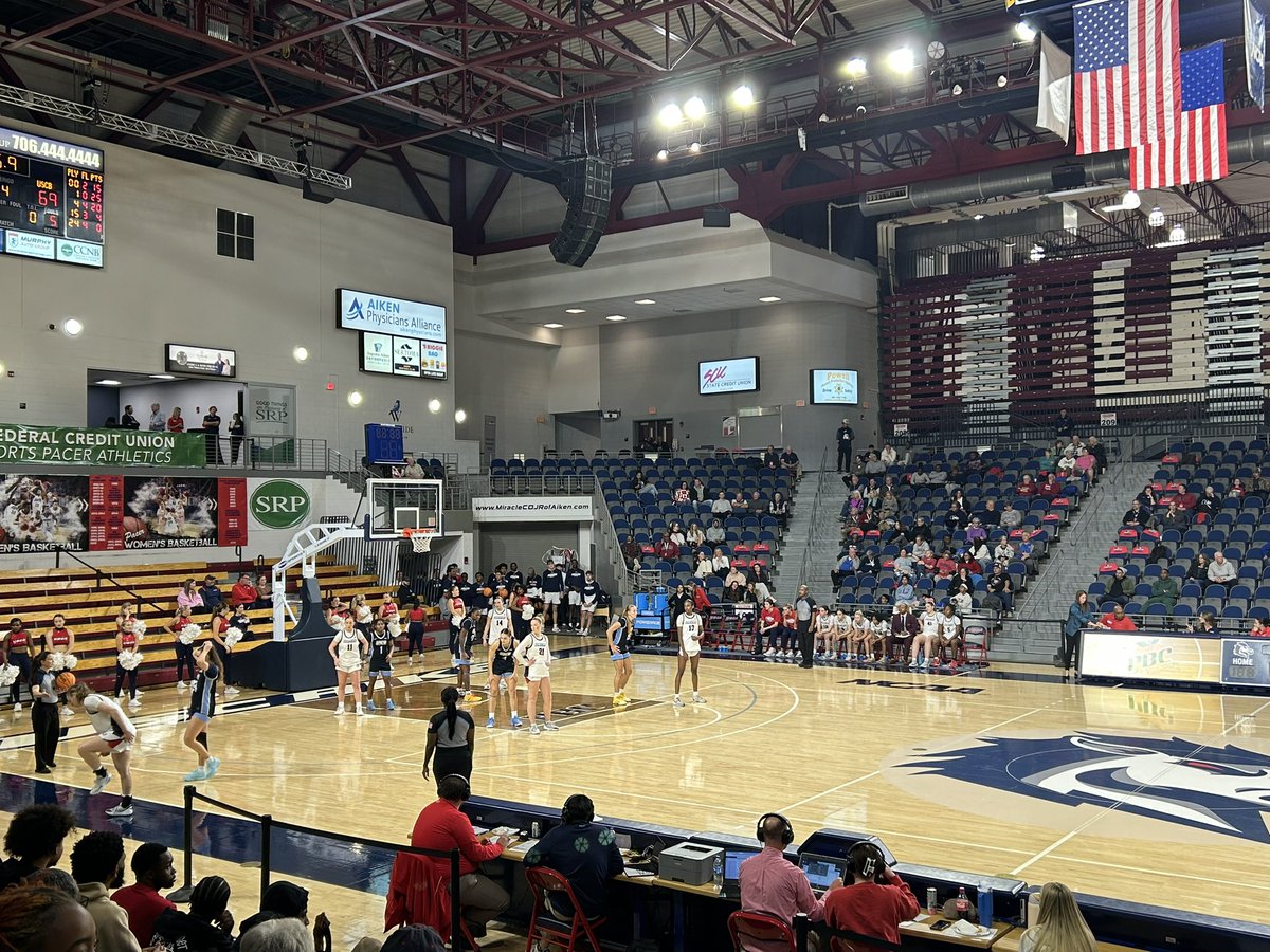 Ralph_Greene945's tweet image. Great Wednesday night for PBC doubleheader basketball in the Convocation Center!

The USC Beaufort Sand Sharks women opened the night with a 72-64 win over the USC Aiken Pacers! Taniyah Bowman had a 28-point performance to lead USCB! Strong win, overcoming some big deficits!