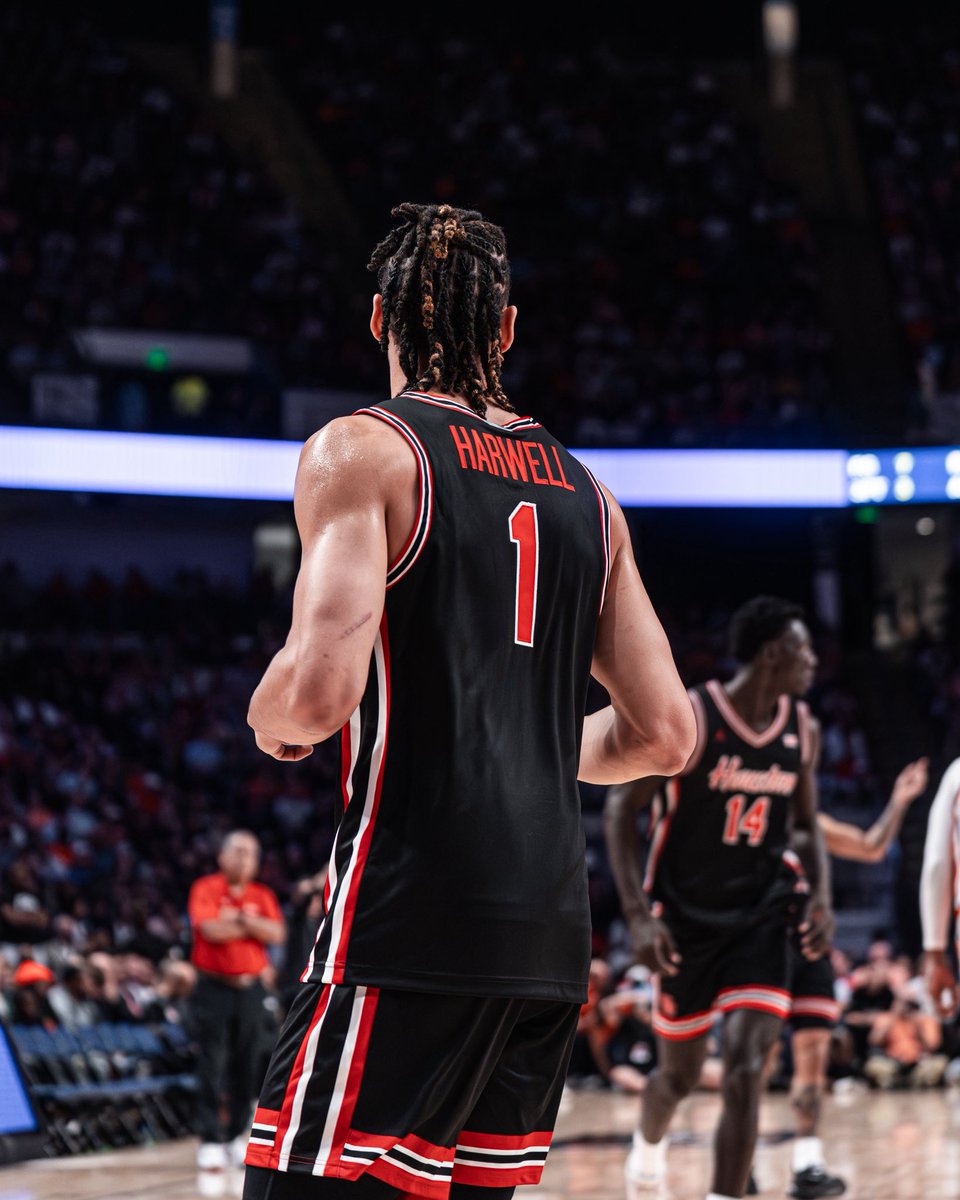 isiah_harwell1's tweet photo. H-Town, this Saturday we’re taking over the Toyota Center. We hit floor for the Houston Hoops Showdown—and we want the whole city riding with us. Bring the noise. Bring the pride. Bring that Cougar energy. Get your tickets now https://t.co/HvObPJXGBC…. #ForTheCity x #GoCoogs https://t.co/VUGsyXQjPc