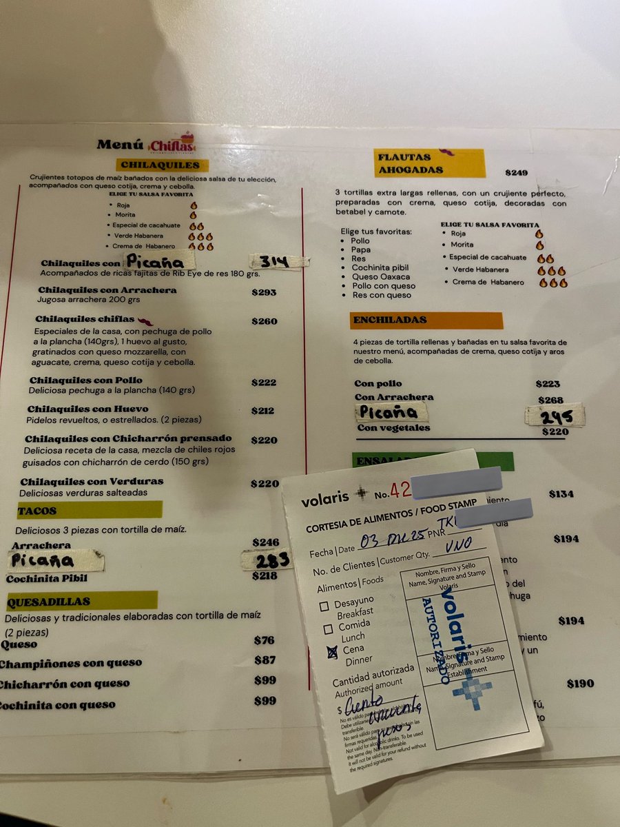 javiernsaz's tweet photo. ¿Un cupón de comida por $150 pesos para cenar?, ni para unos chilaquiles alcanza en el establecimiento que me mandaron. 
Y encima @flyvolaris @volarismx dice no tienen reclamaciones. (Sobre vendieron el vuelo y toca volar hasta mañana) 
@Profeco deberían intervenir en esto. https://t.co/ugH1B39bnR