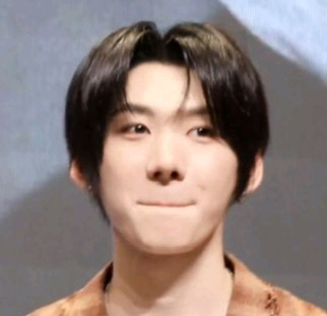 offxsol_'s tweet photo. ME TRYING NOT TO LAUGH TUWING SUMASAGI SA UTAK KO YUNG 'ATE' HUHU OMGGG
AHOF FATE HOT DEBUT
#FATE_ATE_OUTNOW
#AHOF #AHOFATE https://t.co/SlP6MzrWX5